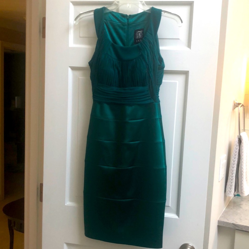 Stunning emerald green cocktail dress